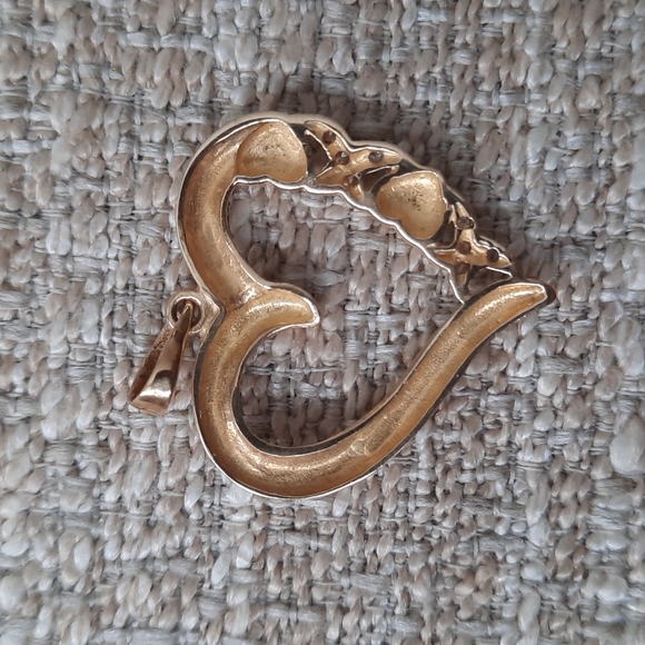 Gold heart pendant - Picture 3 of 4